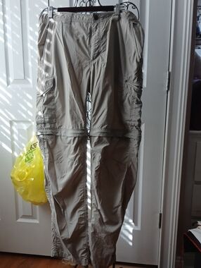 Columbia Men’s Zip-Off Cargo Pants in Beige